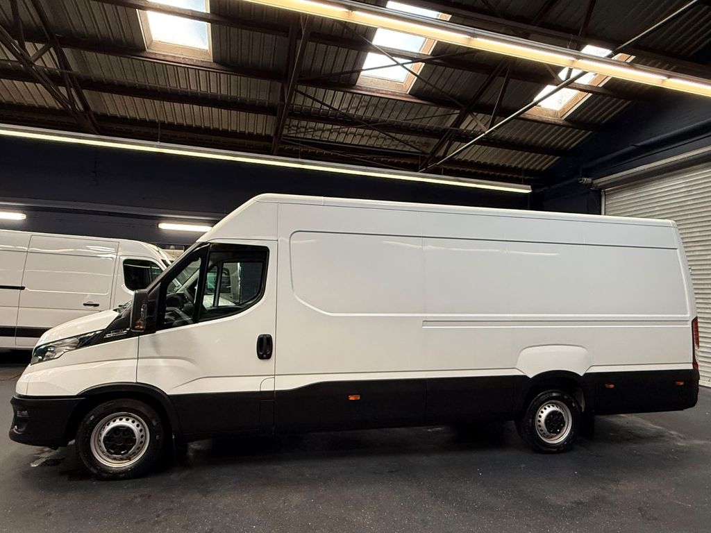 Iveco Massif 2022 г. Белый, пробег 54000 км