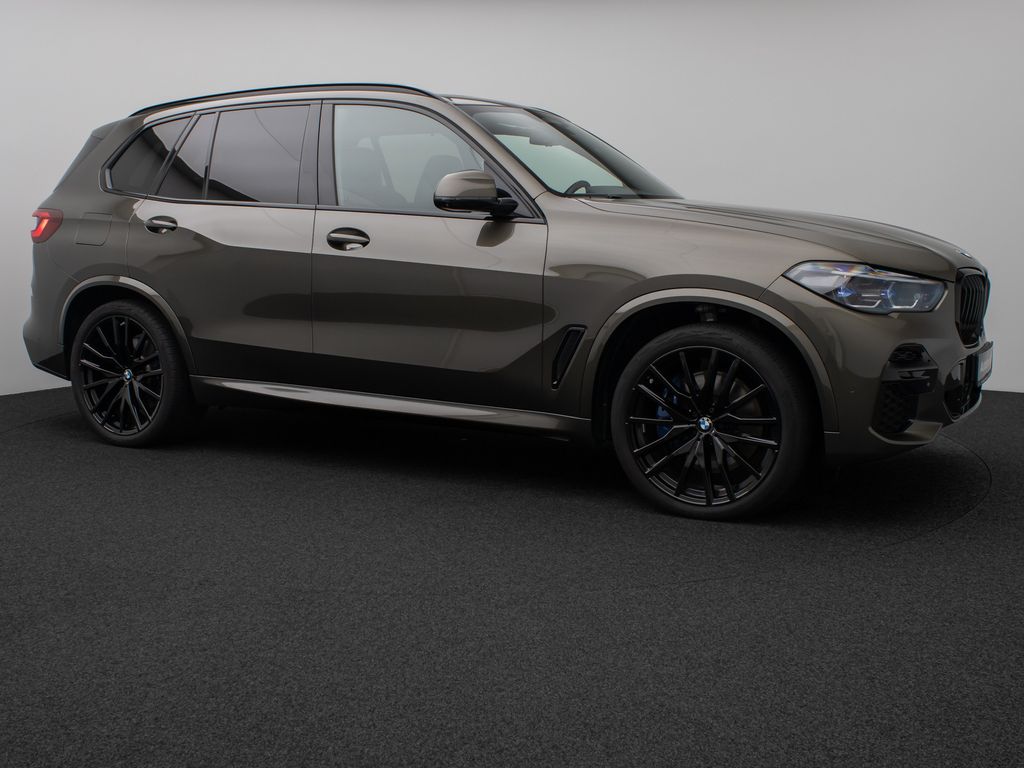 BMW X5 2023 г. Зелёный, пробег 46504 км