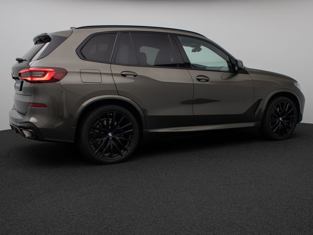 BMW X5 2023 г. Зелёный, пробег 46504 км