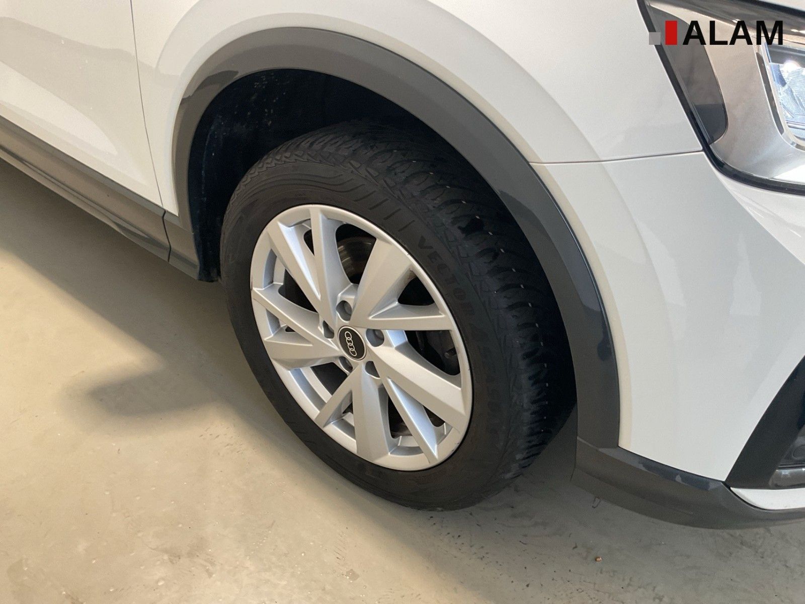 Audi Q2 2022 г. Белый, пробег 54700 км