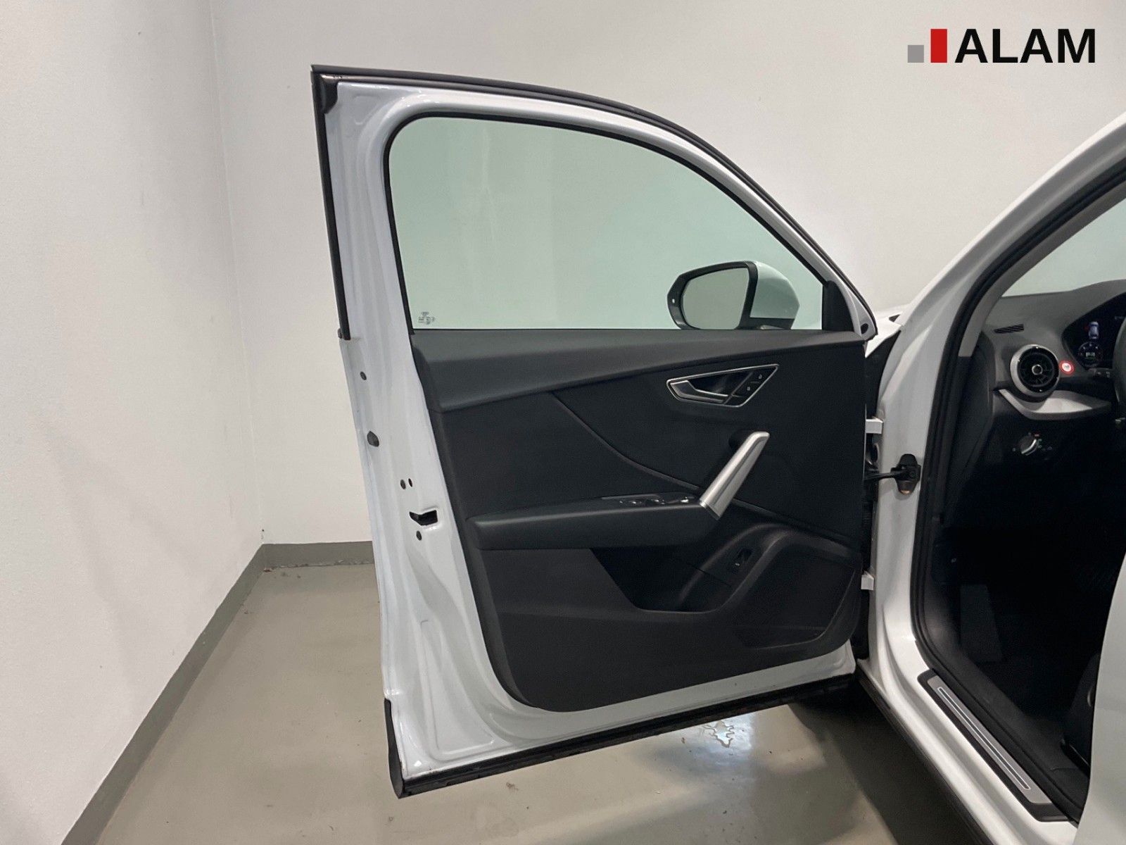 Audi Q2 2022 г. Белый, пробег 54700 км