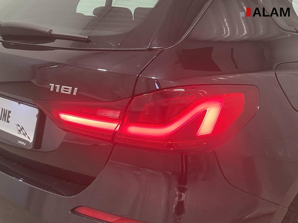 BMW 118 2022 г. Чёрный, пробег 35700 км