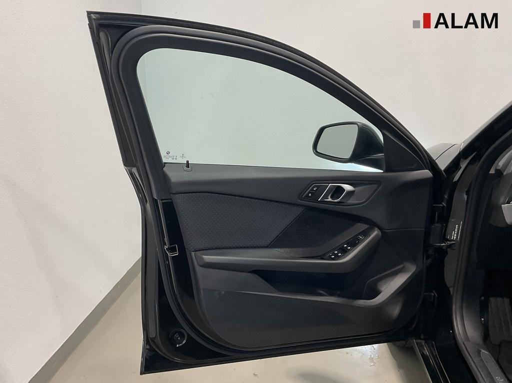 BMW 118 2022 г. Чёрный, пробег 35700 км