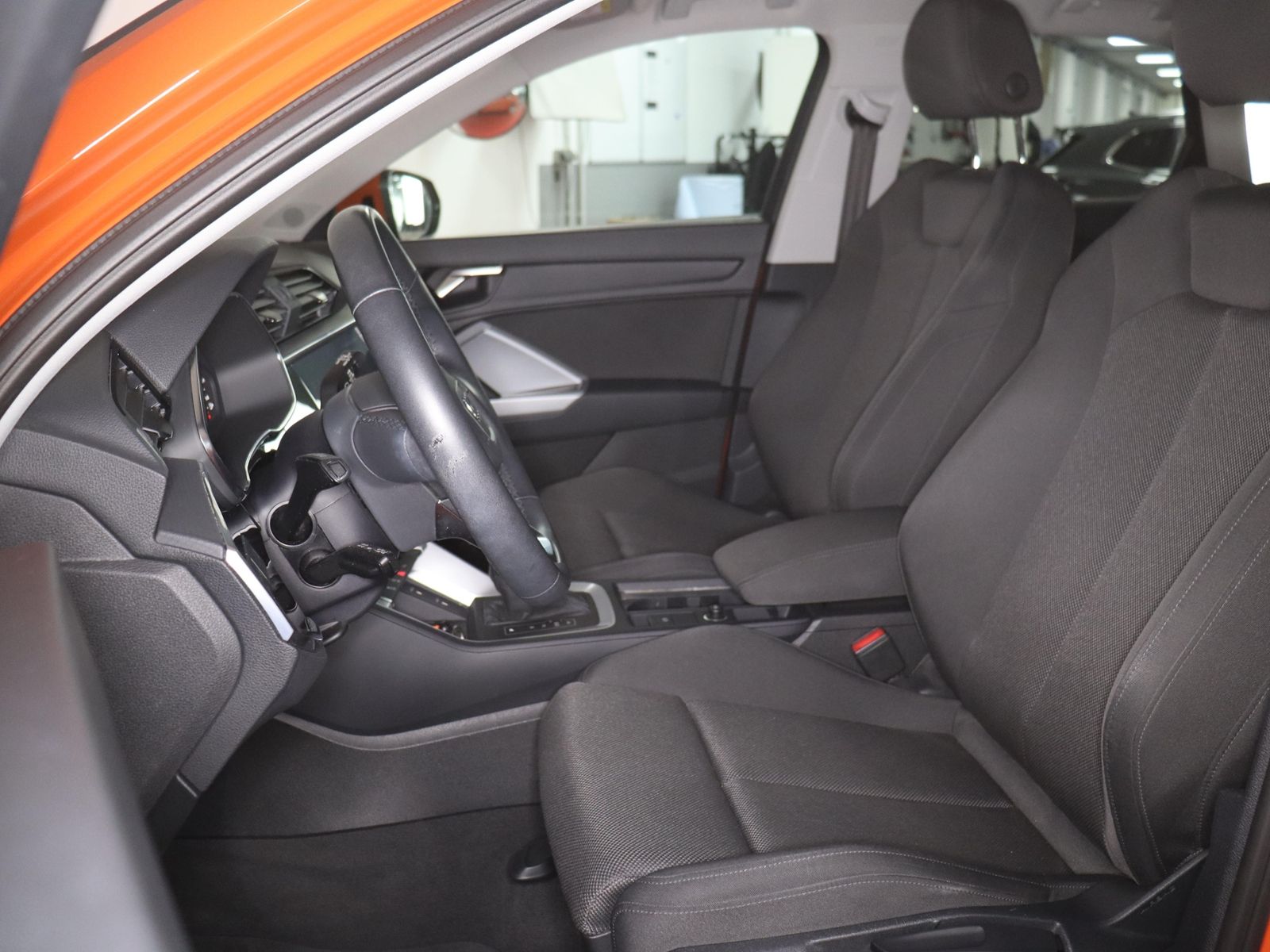 Audi Q3 2022 г. Оранжевый, пробег 40707 км