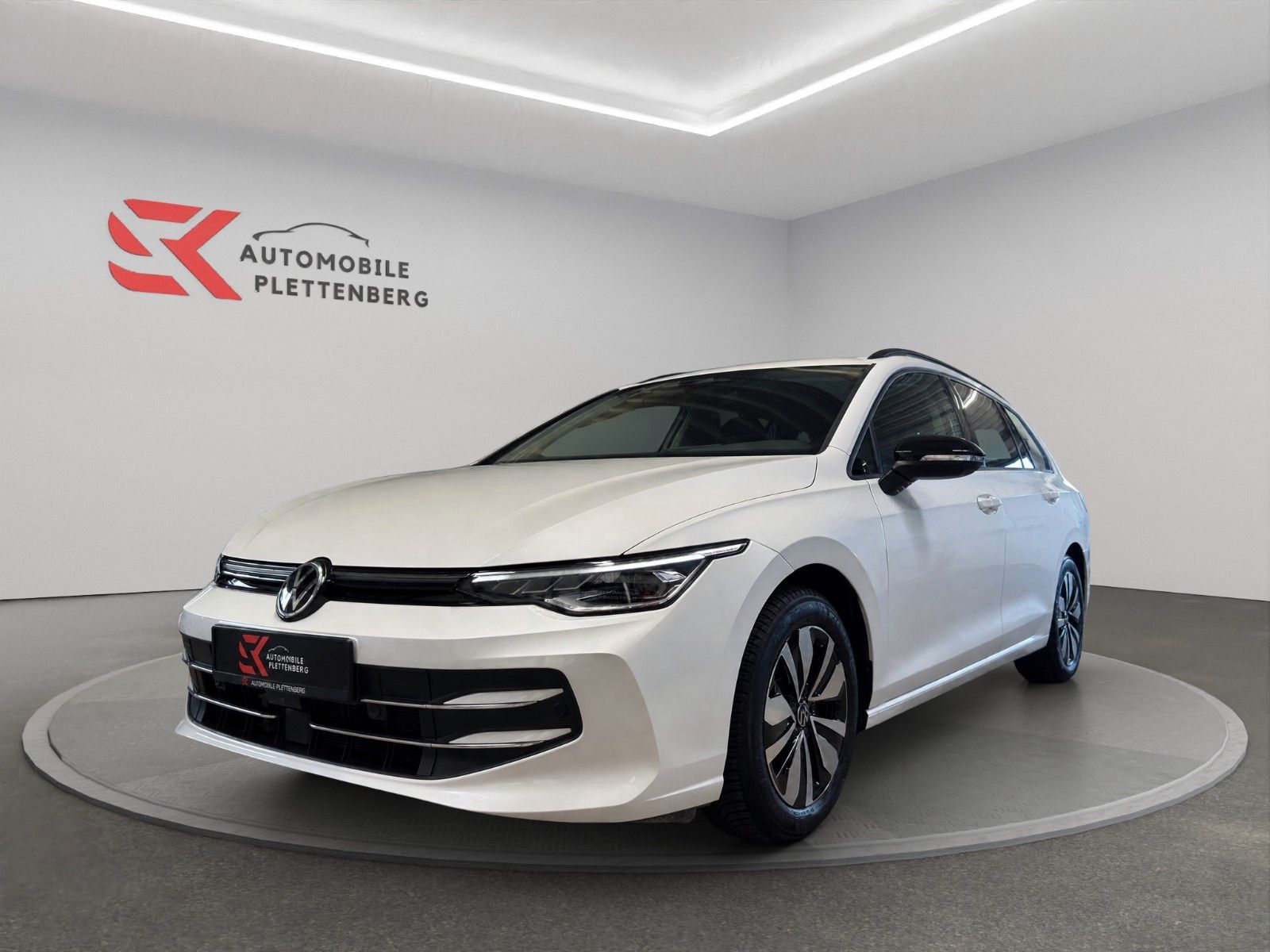 Volkswagen Golf 2025 г. Белый, пробег 20600 км