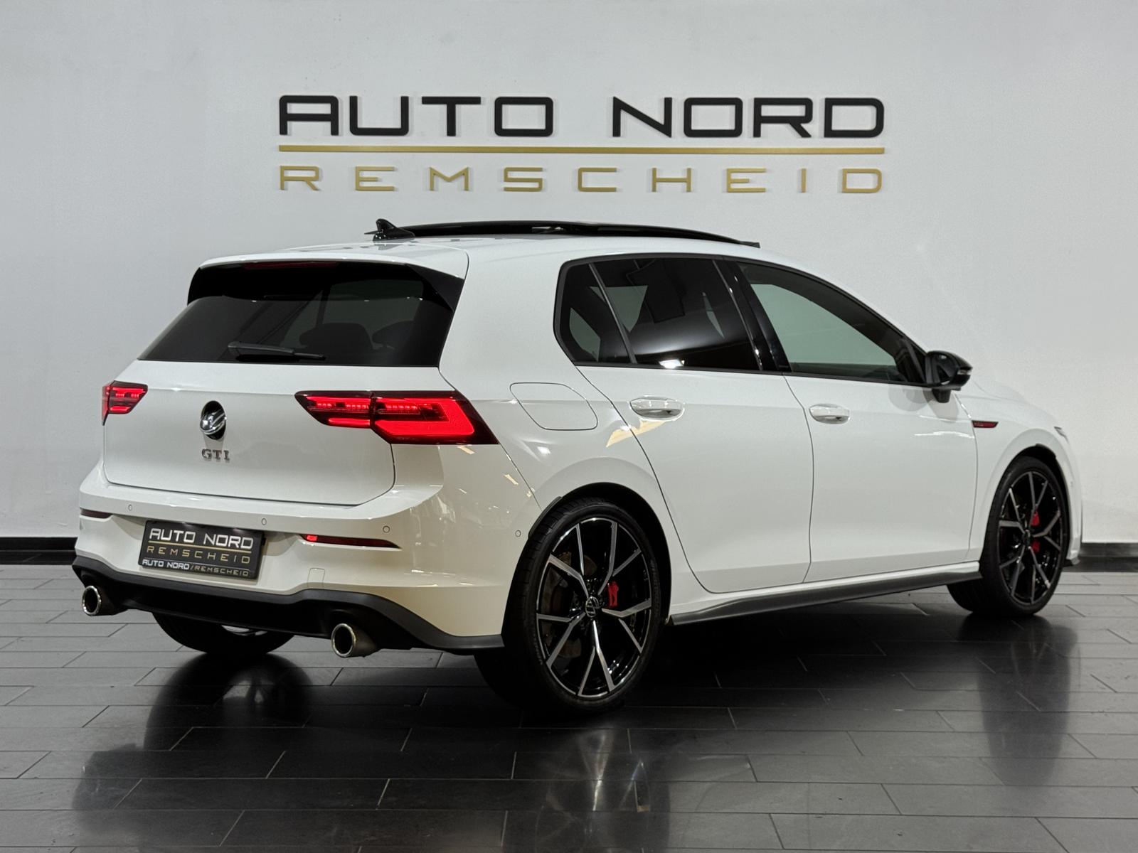 Volkswagen Golf 2022 г. Белый, пробег 39900 км