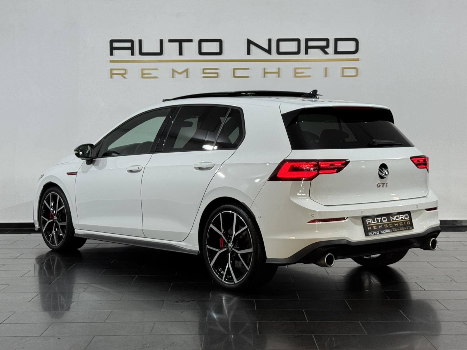 Volkswagen Golf 2022 г. Белый, пробег 39900 км