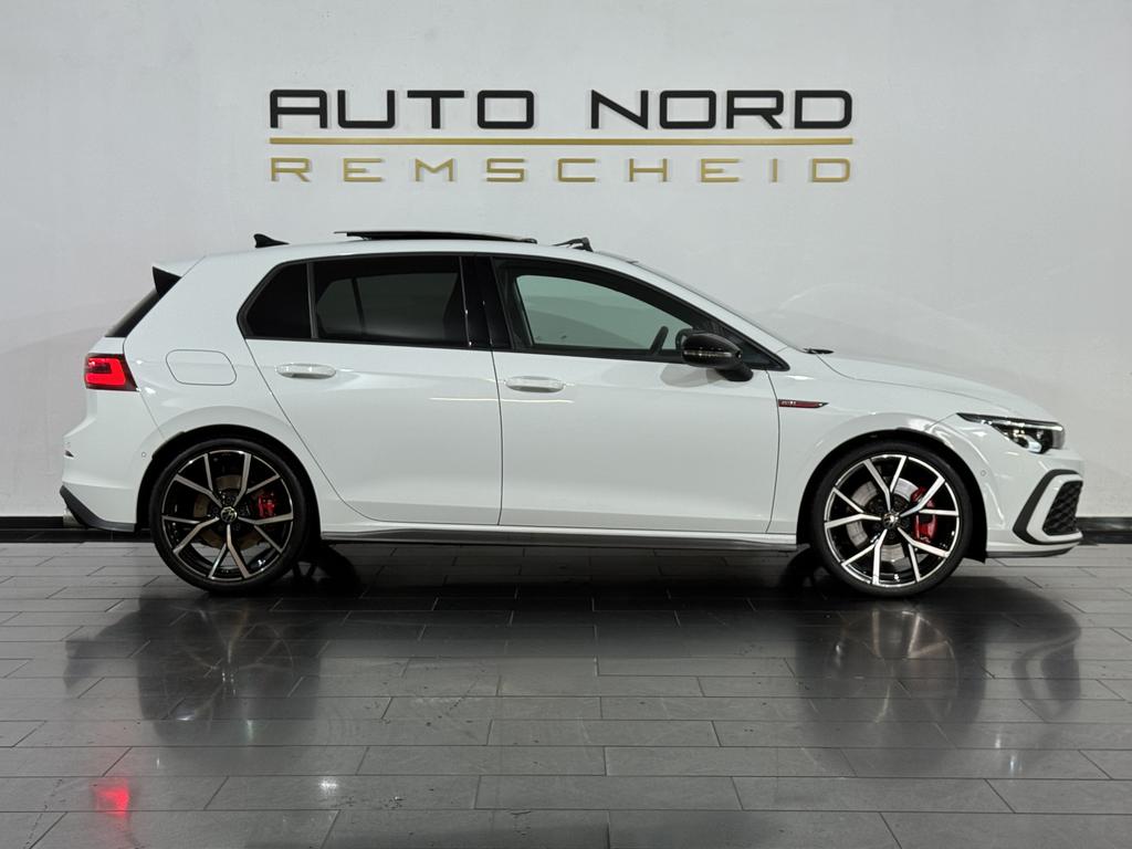 Volkswagen Golf 2022 г. Белый, пробег 39900 км