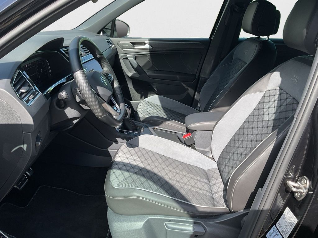 Volkswagen Tiguan 2023 г. Чёрный, пробег 26064 км