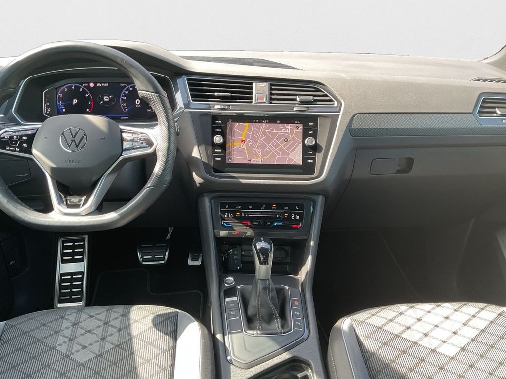 Volkswagen Tiguan 2023 г. Чёрный, пробег 26064 км