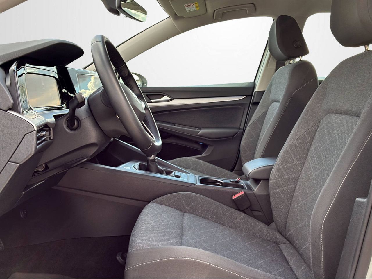 Volkswagen Golf 2023 г. Белый, пробег 59780 км