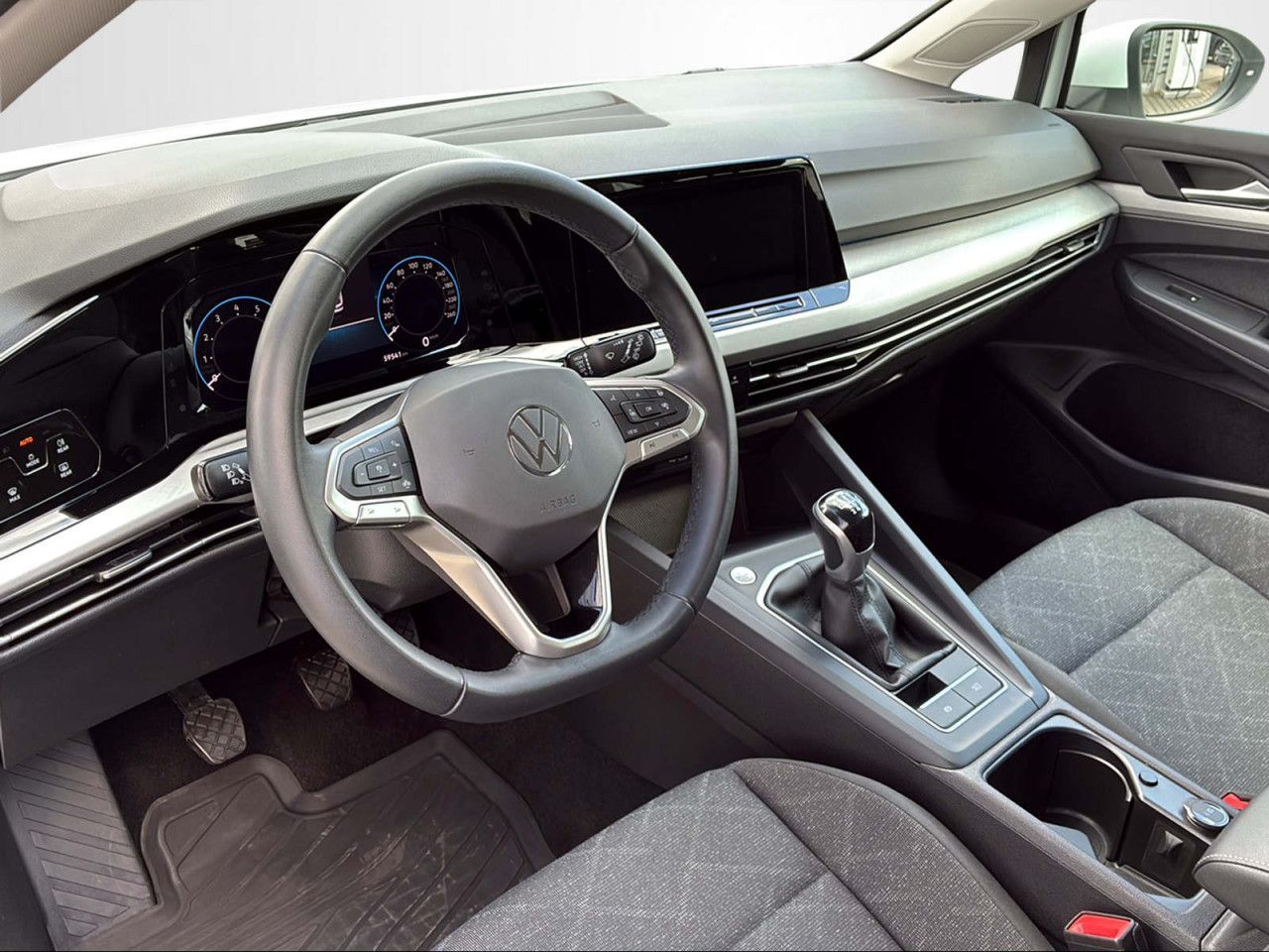 Volkswagen Golf 2023 г. Белый, пробег 59780 км