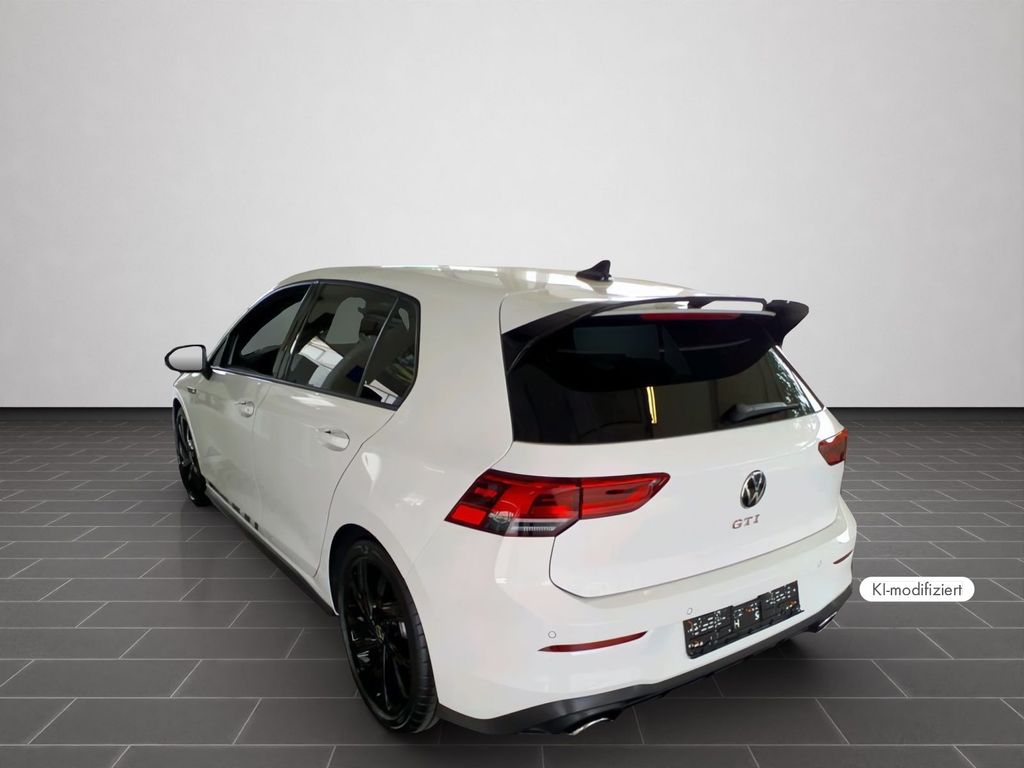 Volkswagen Golf 2023 г. Белый, пробег 21969 км