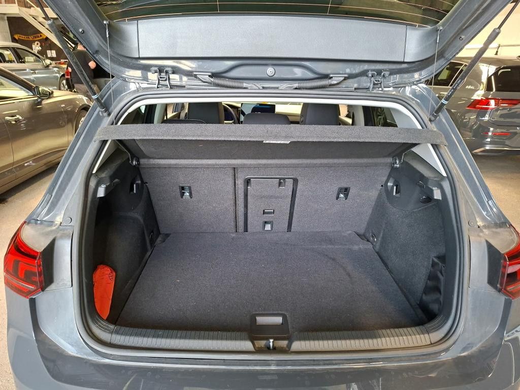 Volkswagen Golf 2024 г. Серый, пробег 49746 км