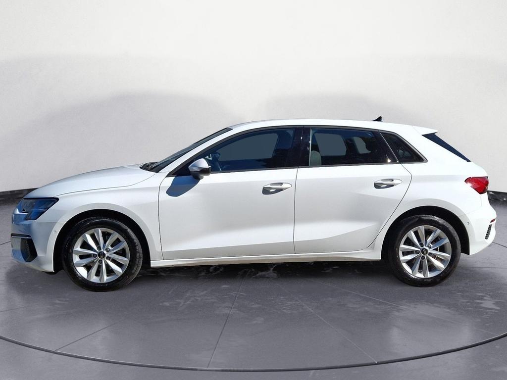 Audi A3 2023 г. Белый, пробег 35349 км