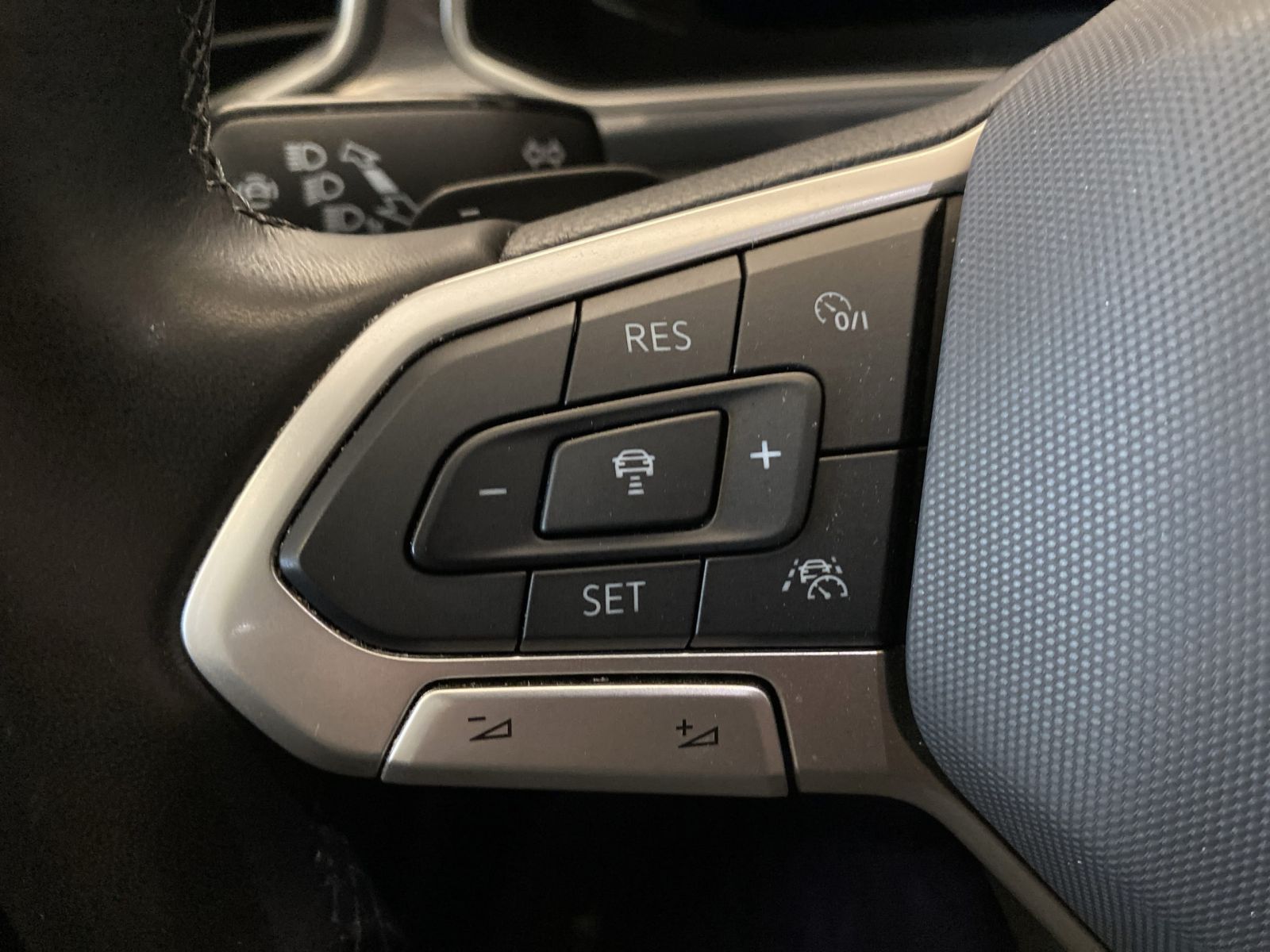 Volkswagen T-Roc 2022 г. Серый, пробег 50967 км
