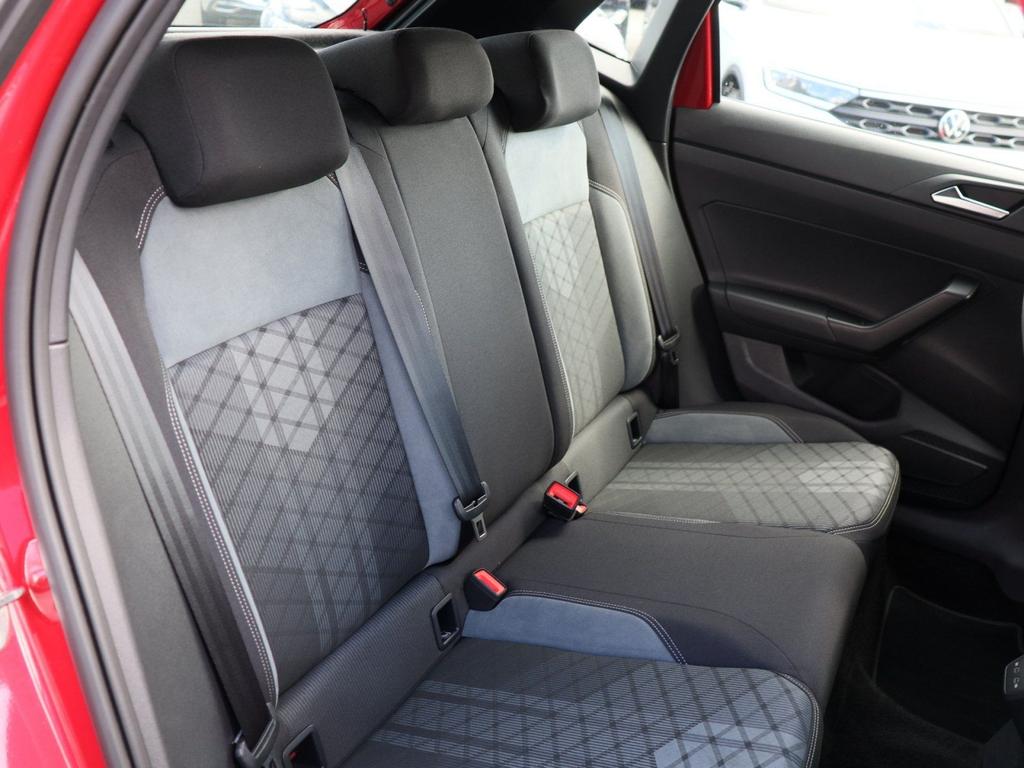 Volkswagen Polo 2024 г. Красный, пробег 37854 км
