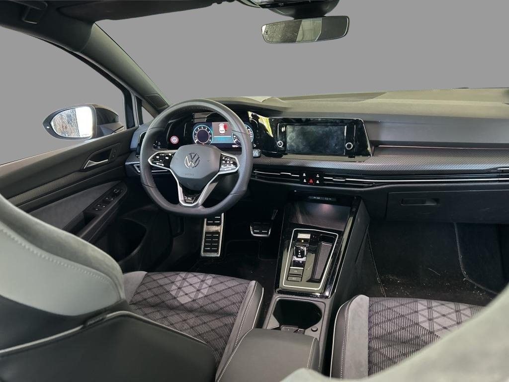 Volkswagen Golf 2024 г. Чёрный, пробег 13513 км
