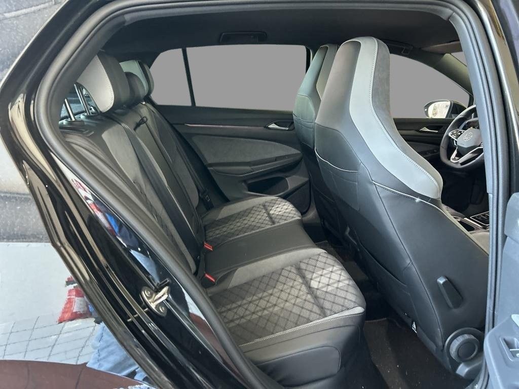 Volkswagen Golf 2024 г. Чёрный, пробег 13513 км