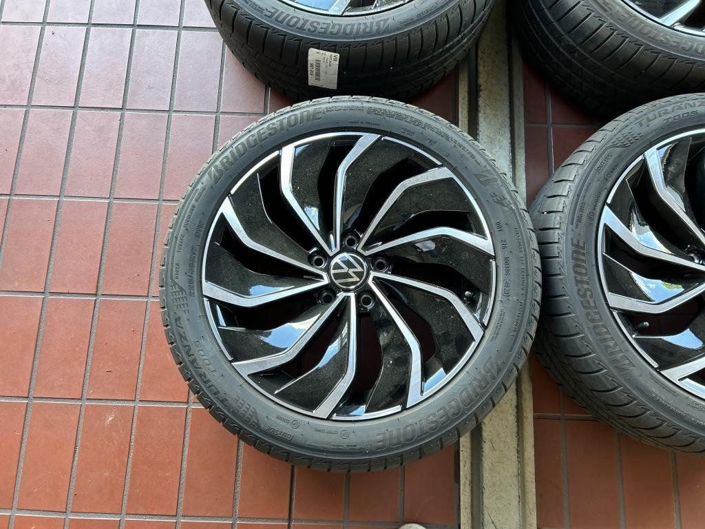 Volkswagen Golf 2024 г. Чёрный, пробег 13513 км