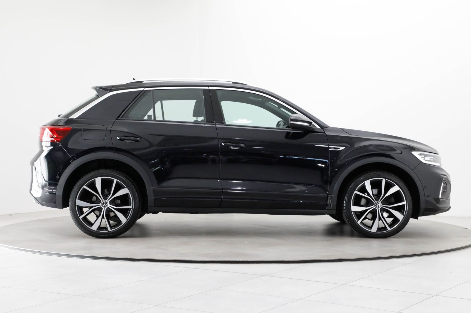 Volkswagen T-Roc 2023 г. Чёрный, пробег 59025 км
