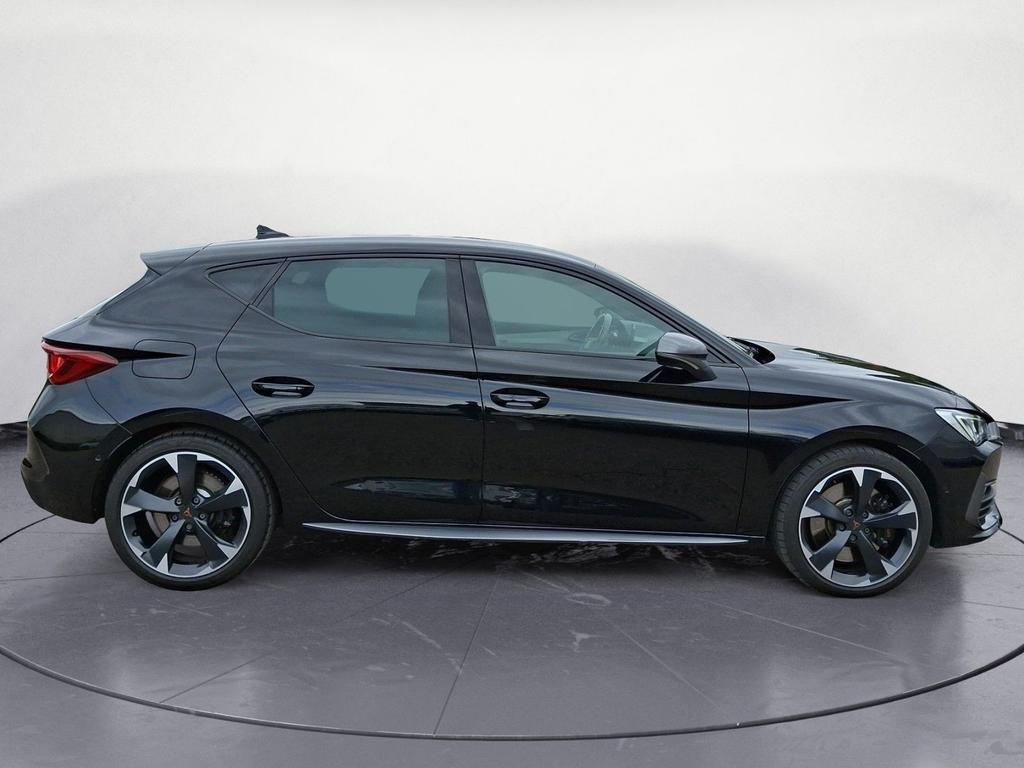 Cupra Leon 2023 г. Чёрный, пробег 49900 км