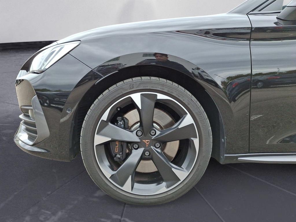Cupra Leon 2023 г. Чёрный, пробег 49900 км