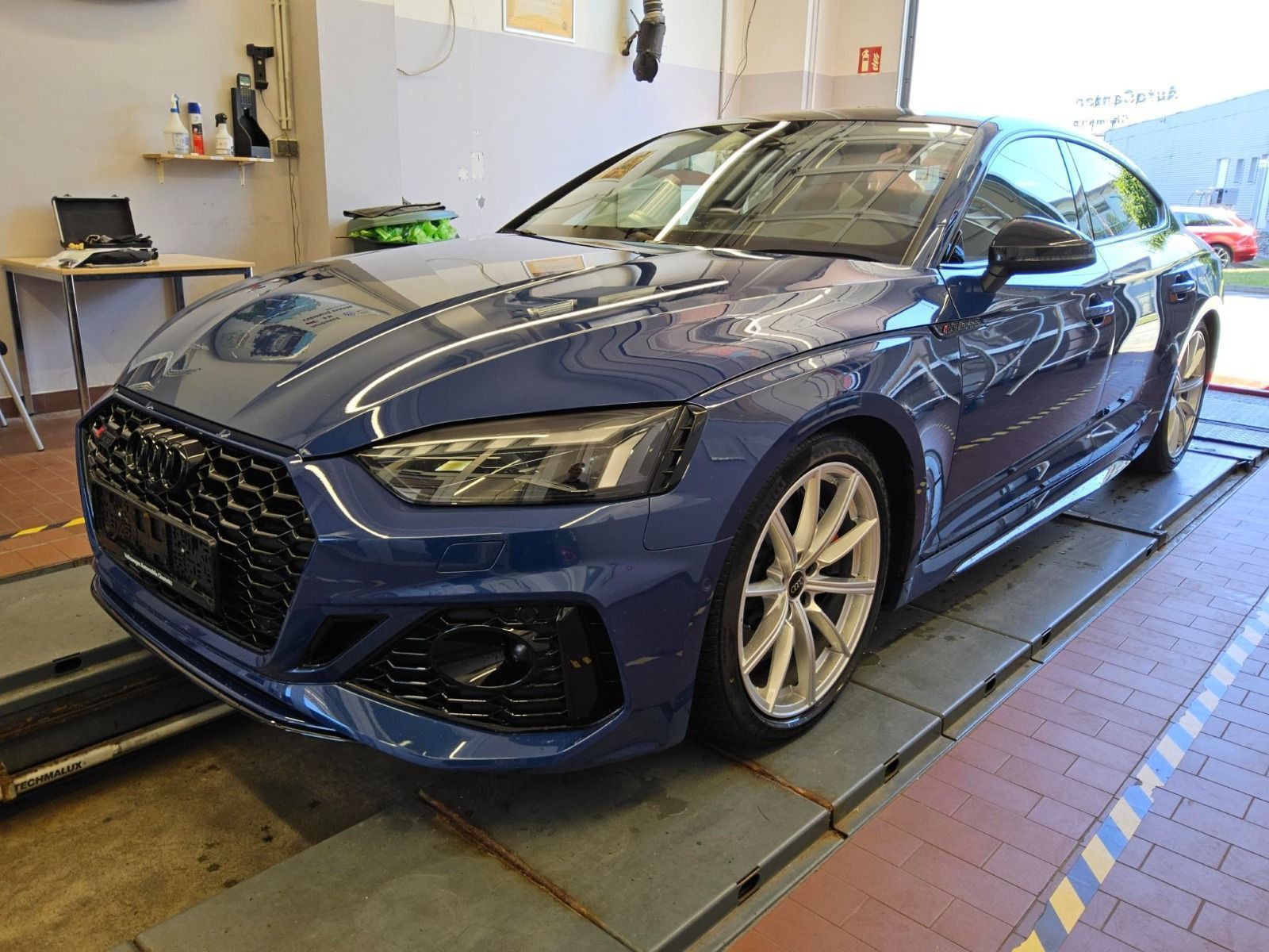 Audi RS5 2023 г. Синий, пробег 48752 км