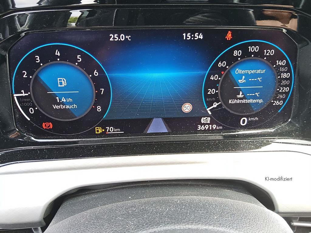 Volkswagen Golf 2023 г. Чёрный, пробег 36919 км