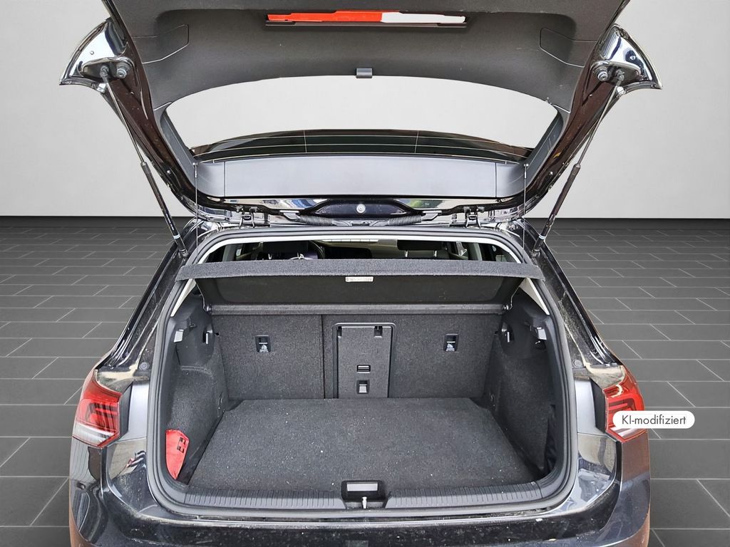 Volkswagen Golf 2023 г. Чёрный, пробег 36919 км