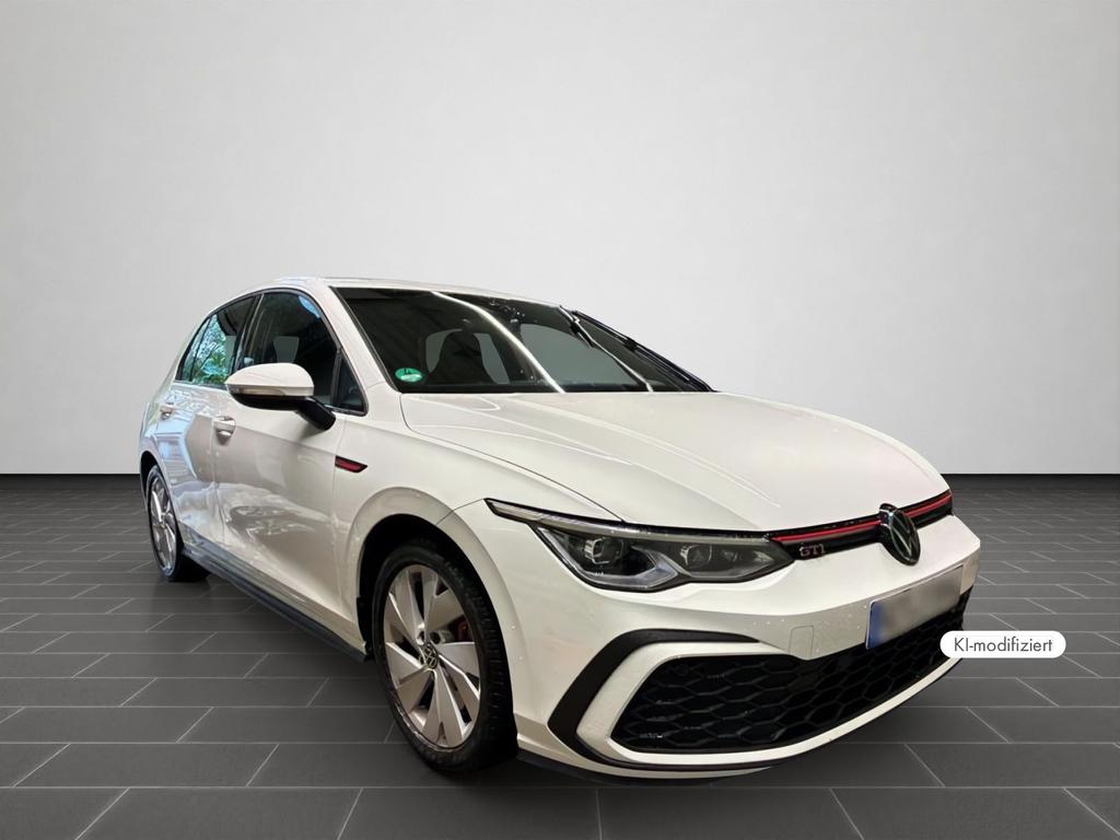 Volkswagen Golf 2024 г. Белый, пробег 42806 км