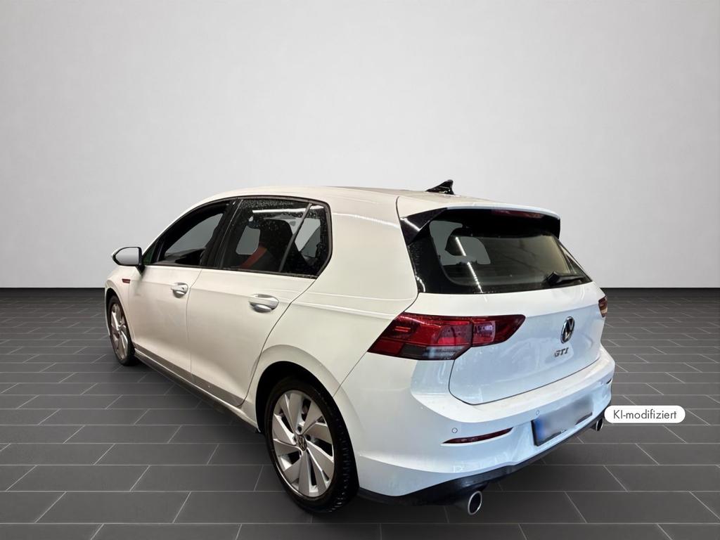 Volkswagen Golf 2024 г. Белый, пробег 42806 км