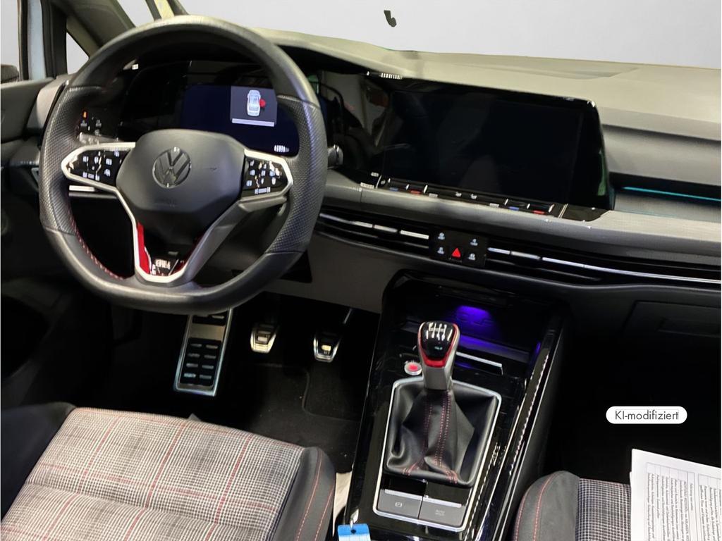 Volkswagen Golf 2024 г. Белый, пробег 42806 км