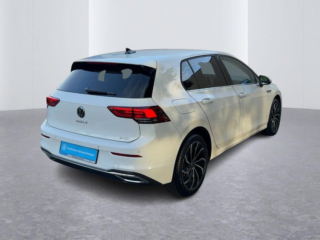Volkswagen Golf 2023 г. Белый, пробег 32959 км