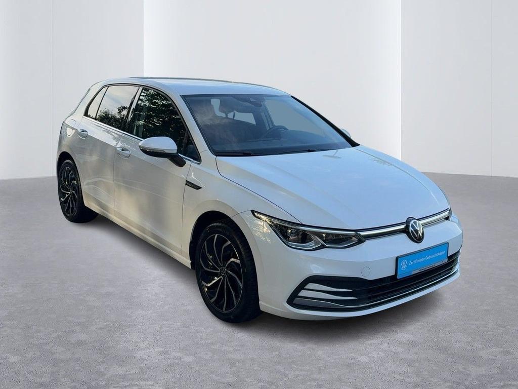 Volkswagen Golf 2023 г. Белый, пробег 32959 км