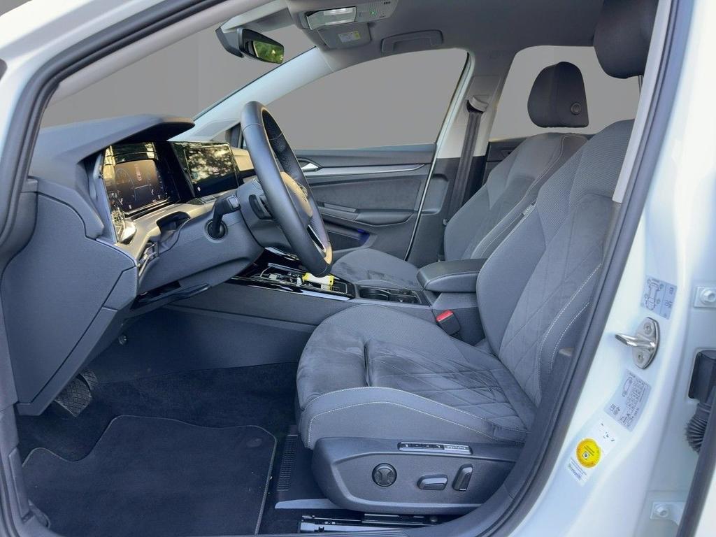 Volkswagen Golf 2023 г. Белый, пробег 32959 км