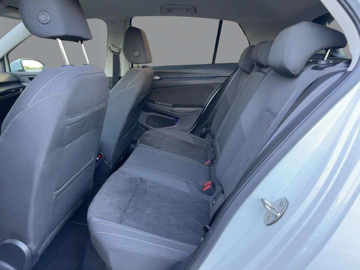 Volkswagen Golf 2023 г. Белый, пробег 32959 км