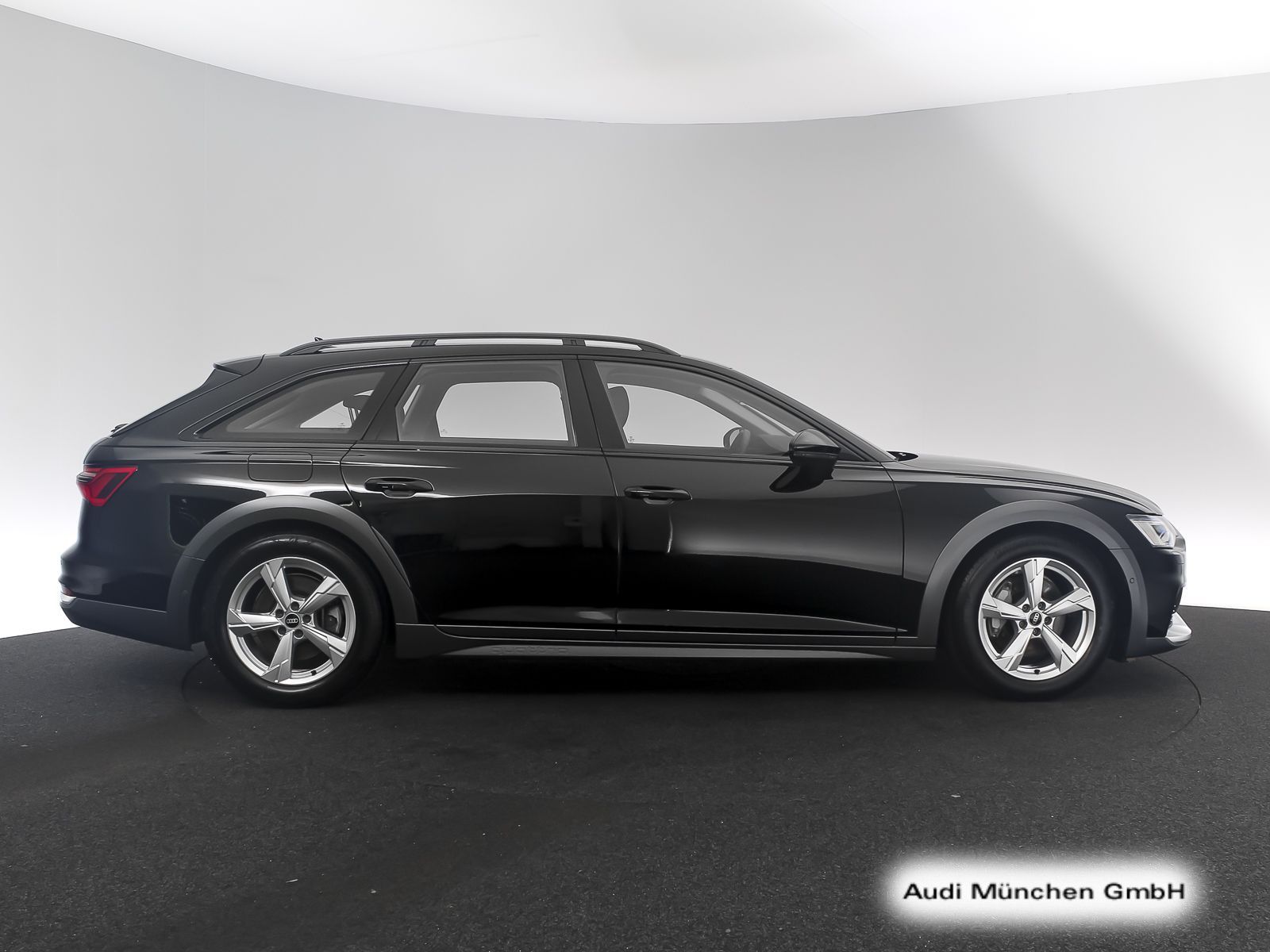 Audi A6 allroad 2023 г. Чёрный, пробег 19798 км