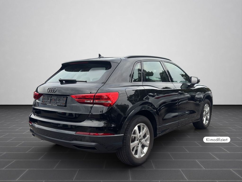 Audi Q3 2022 г. Чёрный, пробег 52482 км