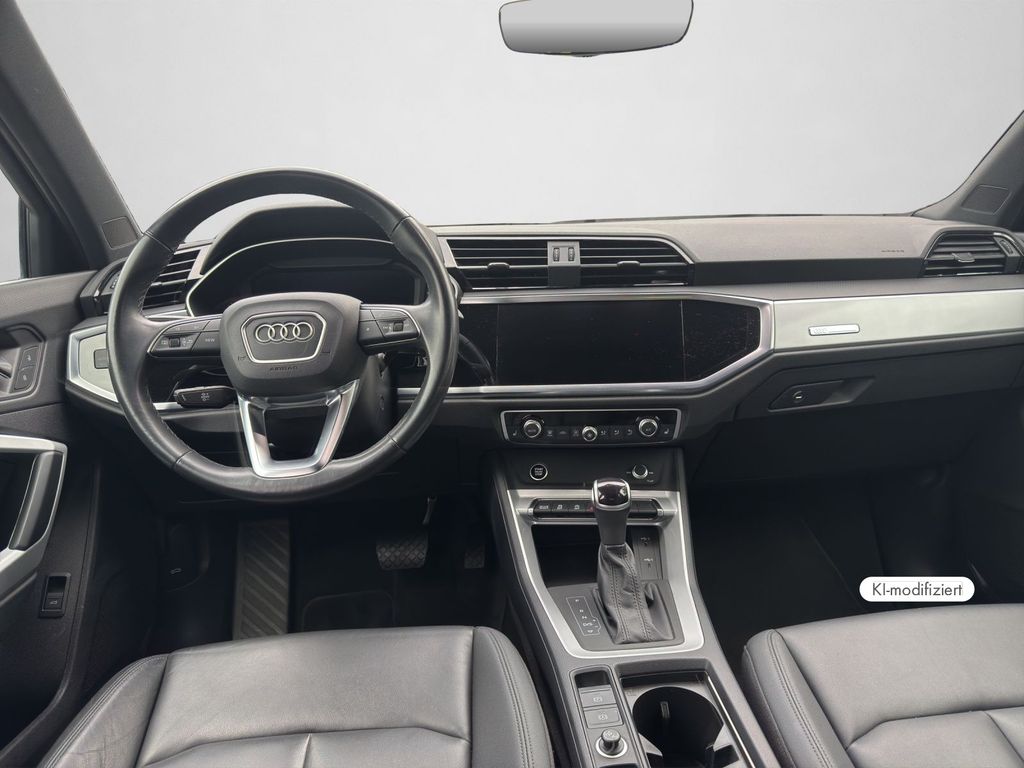 Audi Q3 2022 г. Чёрный, пробег 52482 км