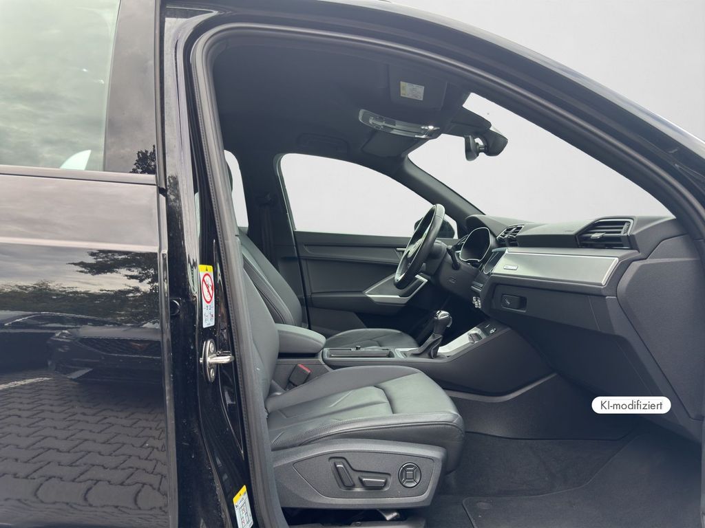Audi Q3 2022 г. Чёрный, пробег 52482 км