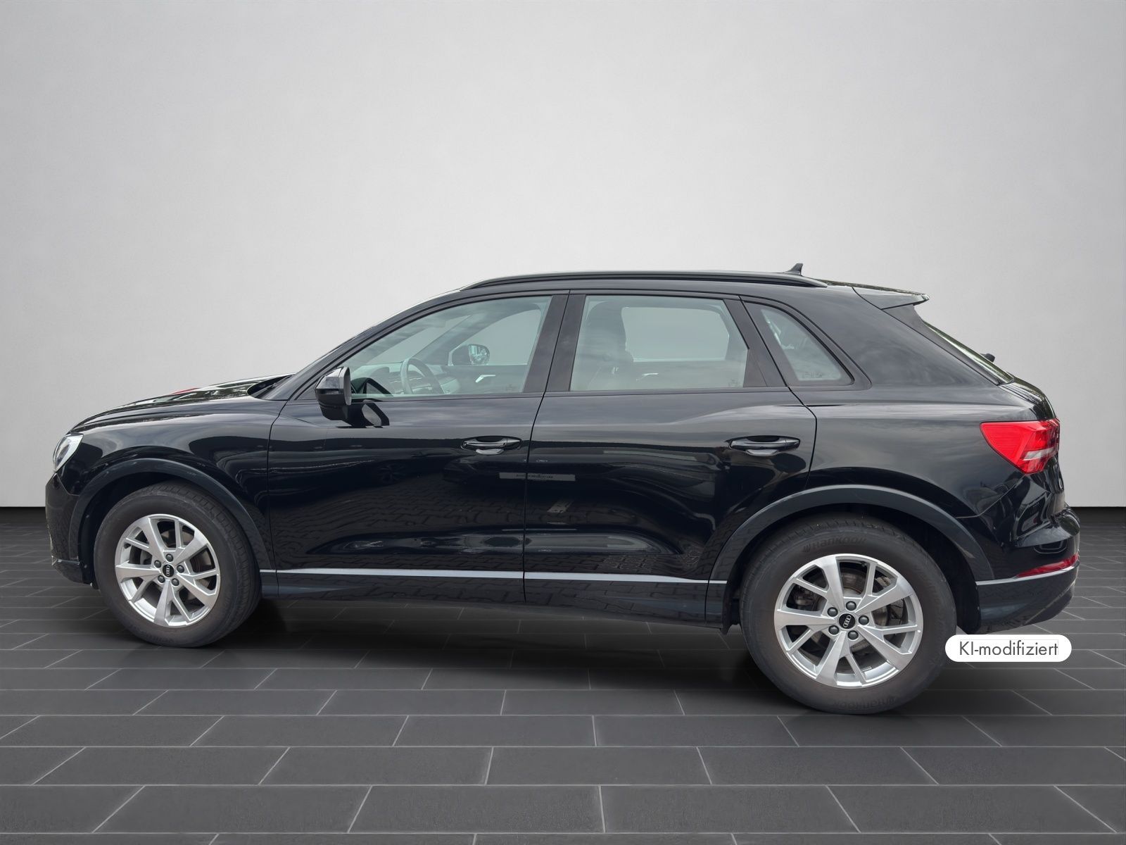 Audi Q3 2022 г. Чёрный, пробег 52482 км