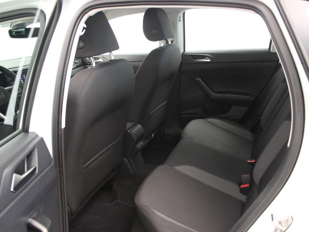 Volkswagen Polo 2023 г. Белый, пробег 49584 км