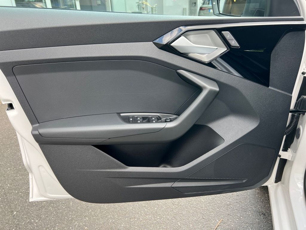 Audi A1 2024 г. Белый, пробег 33808 км