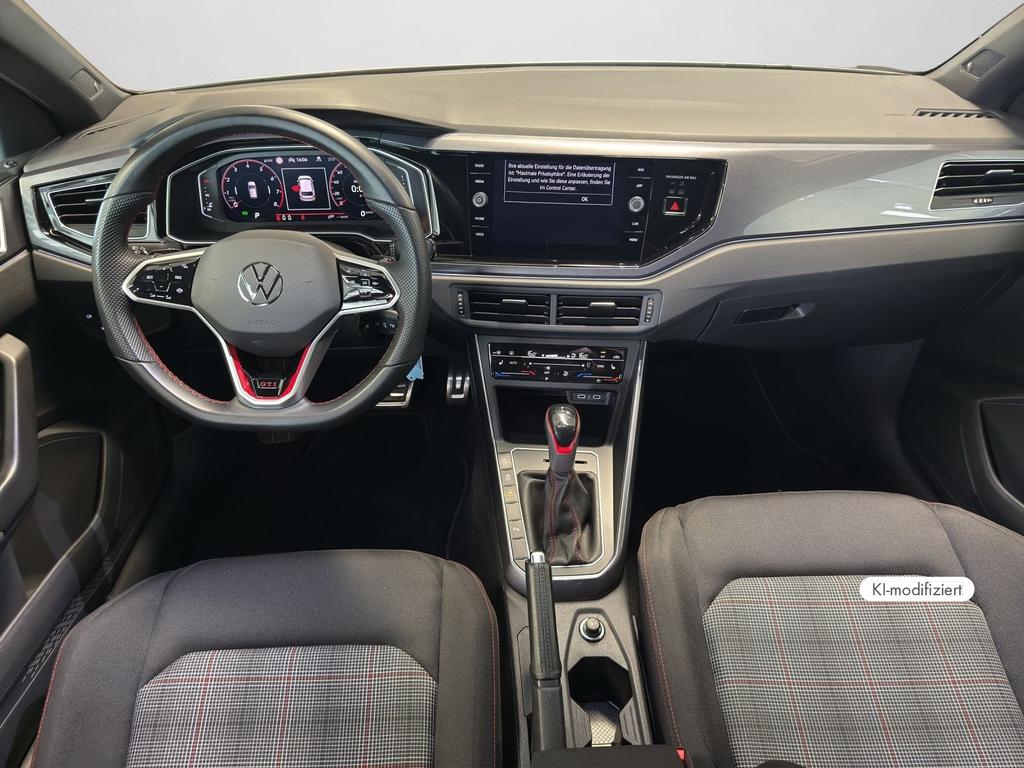 Volkswagen Polo 2023 г. Белый, пробег 33687 км