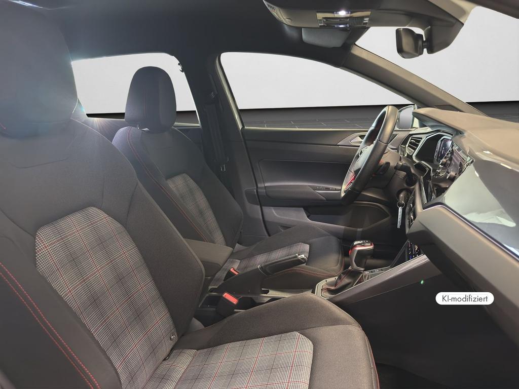 Volkswagen Polo 2023 г. Белый, пробег 33687 км