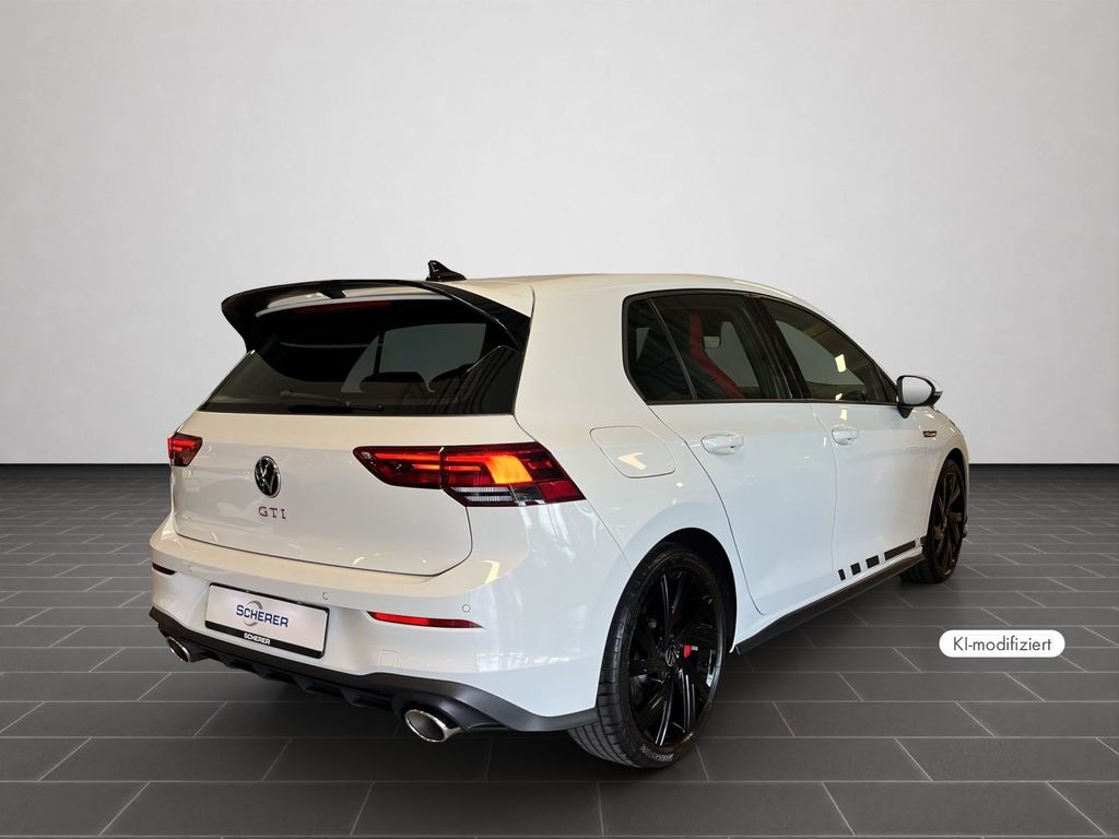 Volkswagen Golf 2023 г. Белый, пробег 33607 км