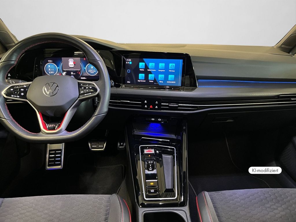 Volkswagen Golf 2023 г. Белый, пробег 33607 км