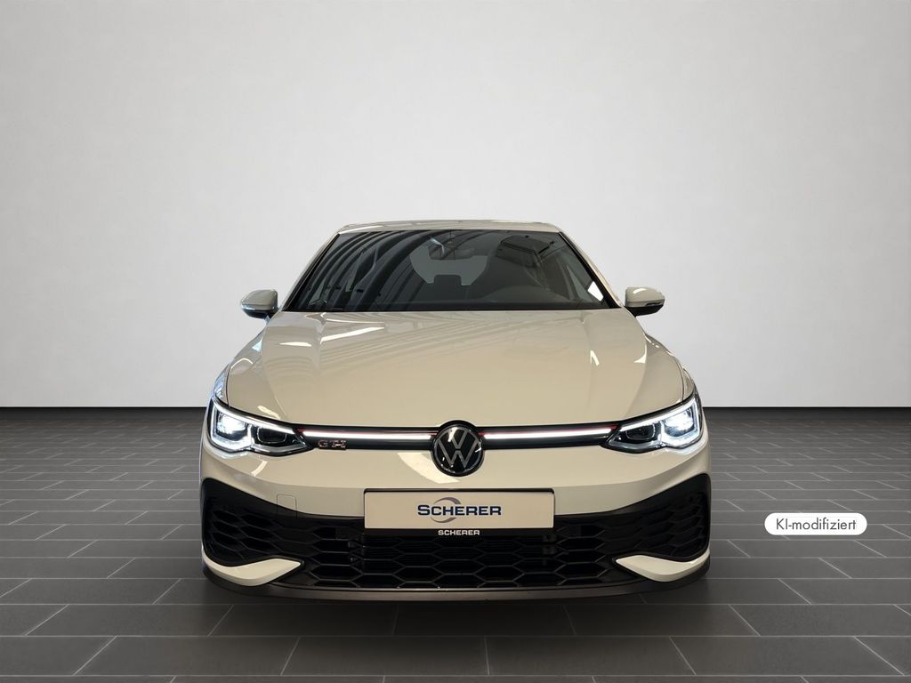 Volkswagen Golf 2023 г. Белый, пробег 33607 км