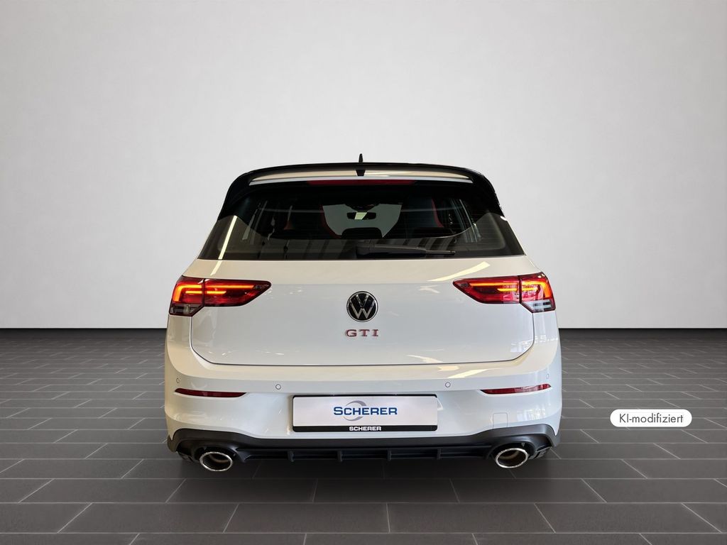 Volkswagen Golf 2023 г. Белый, пробег 33607 км
